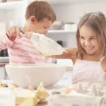 Suomalainen perhekeittiö: Hauskoja illallisia lasten kanssa taitojen kehittämiseksi