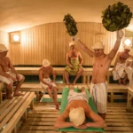 Miksi suomalaiset kutsuvat tuntemattomia saunaan? Sukella saunakulttuurin sydämeen