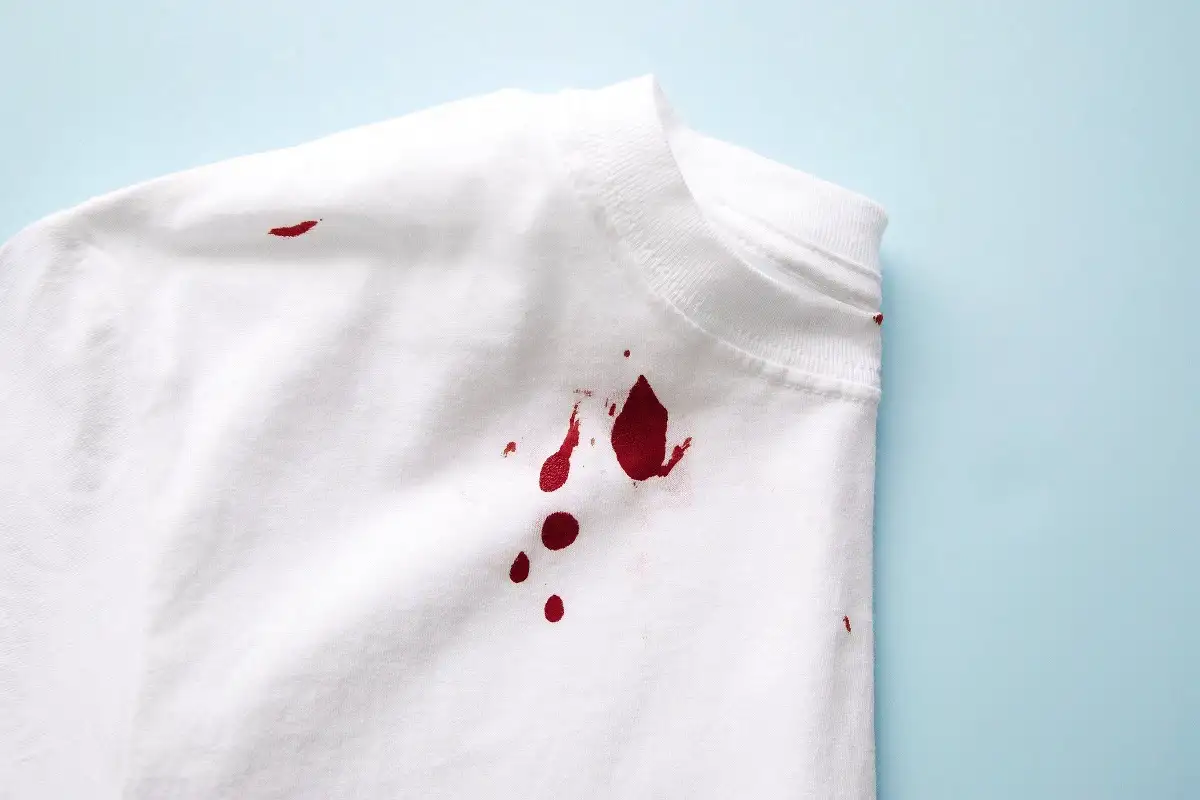 Rasva, veri ja hiki: Kuinka poistaa kolme haastavaa tahraa kotikonstilla