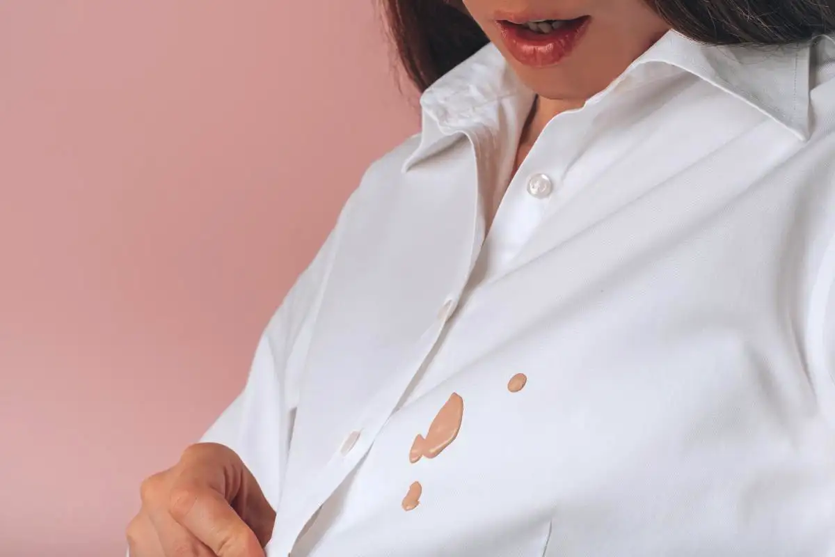 Älä pese näitä 5 tahratyyppiä kuumalla vedellä – pelasta vaatteesi oikeilla nikseillä