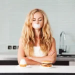 Tarvitaanko ruokavaliota kaikille? Totuus terveellisestä syömisestä ja laihdutuksesta