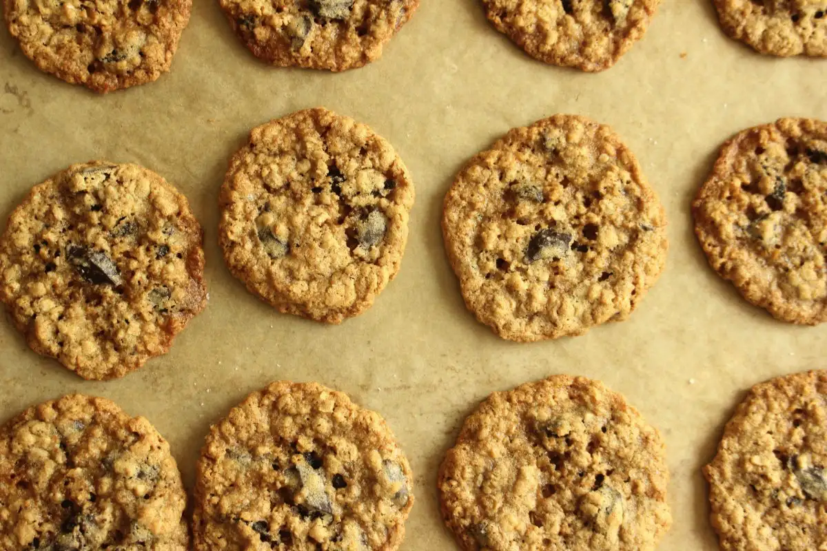 Terveelliset täysjyvä-rusinakeksit: syyllisyydentunteita herättämättömiä herkkuja, joita voi nauttia milloin tahansa