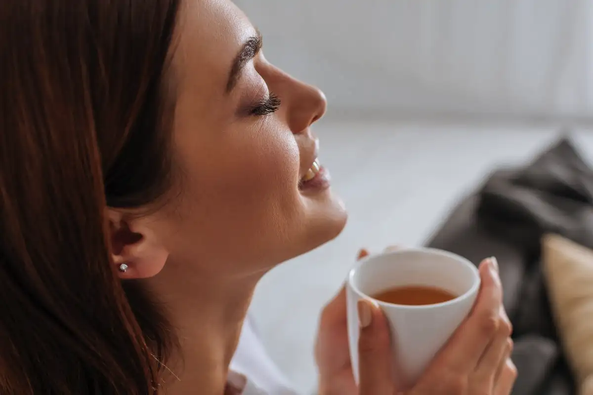 Mitä teen juominen ilman sokeria tai makeutusainetta kertoo sinusta? Psykologinen näkökulma