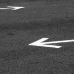 Tien nuolien merkitys: Tulkitse ajamista ohjaavat tienmerkinnät