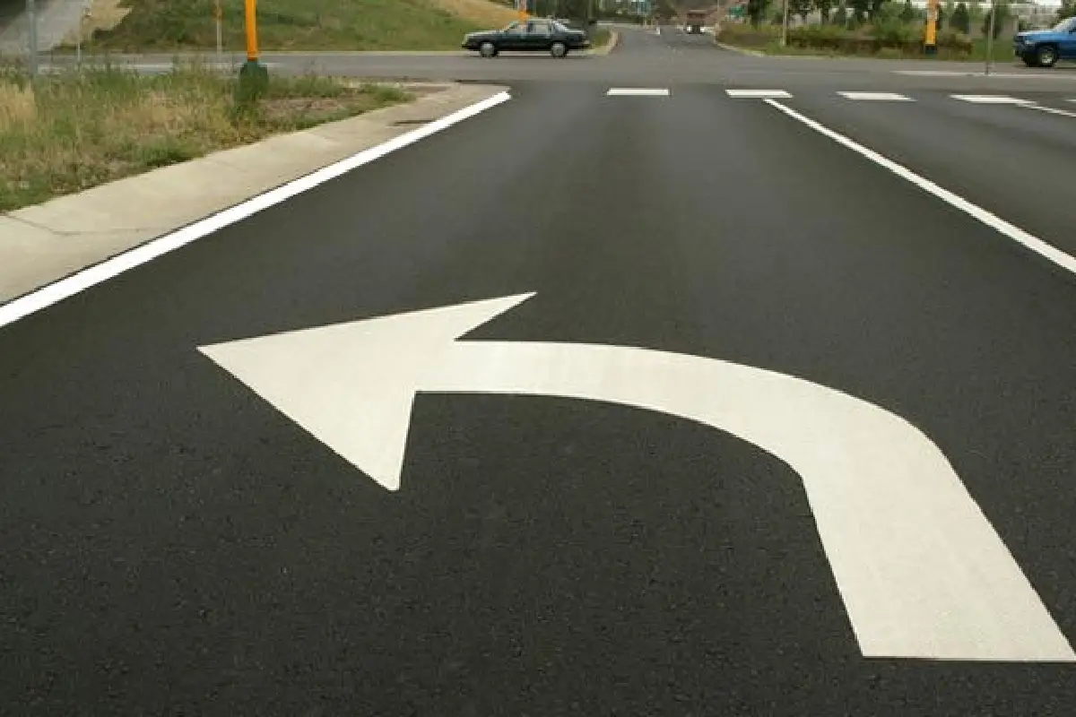 Tien nuolien merkitys: Tulkitse ajamista ohjaavat tienmerkinnät
