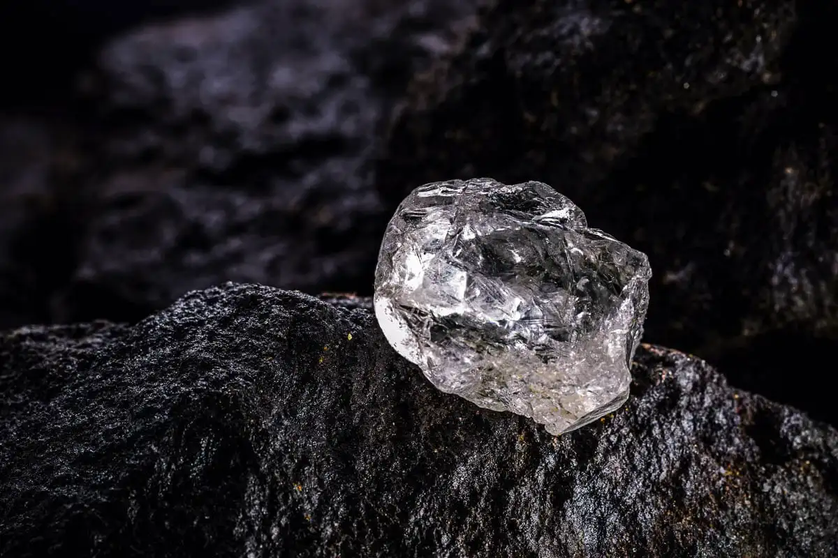 Timanteista löydetty "lähes mahdottomia" kemiallisia yhdisteitä: Tutkijat ovat hämmästyneitä