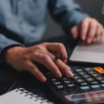 Julkiset tulot Suomessa: Miksi palkkojen avoimuus järkyttää ulkomaalaisia?