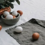 Harvat tietävät tämän: todellinen ero valkoisten ja ruskeiden munien välillä