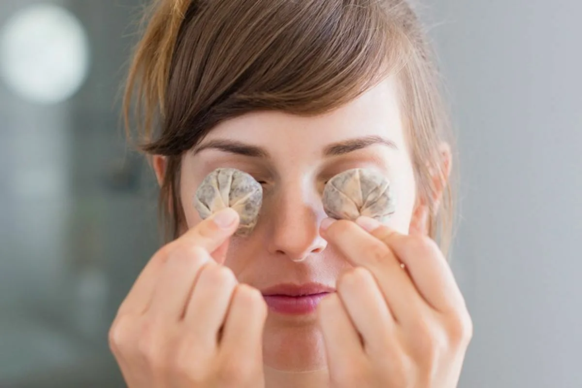 Vihreä tee silmäkompresseina: Suomalainen kikka rauhoittaa ärtyneet silmät