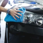 Ajovalojen pyyhkiminen: suomalainen turvallisuuskikka Rovaniemellä