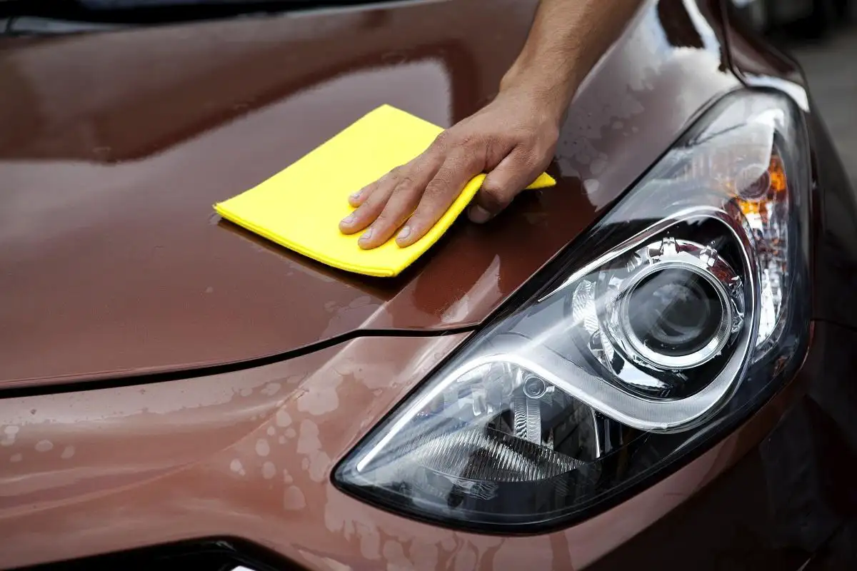 Ajovalojen pyyhkiminen: suomalainen turvallisuuskikka Rovaniemellä