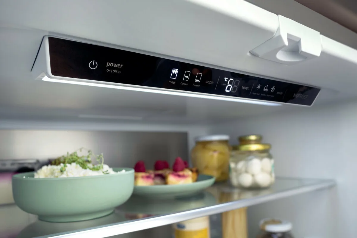 Aseta jääkaappi 4°C:seen: Näin pidät ruoan tuoreena syksyllä