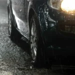 Kuinka suojata autoasi sateella: Vinkkejä maalin, korin ja turvallisuuden säilyttämiseen