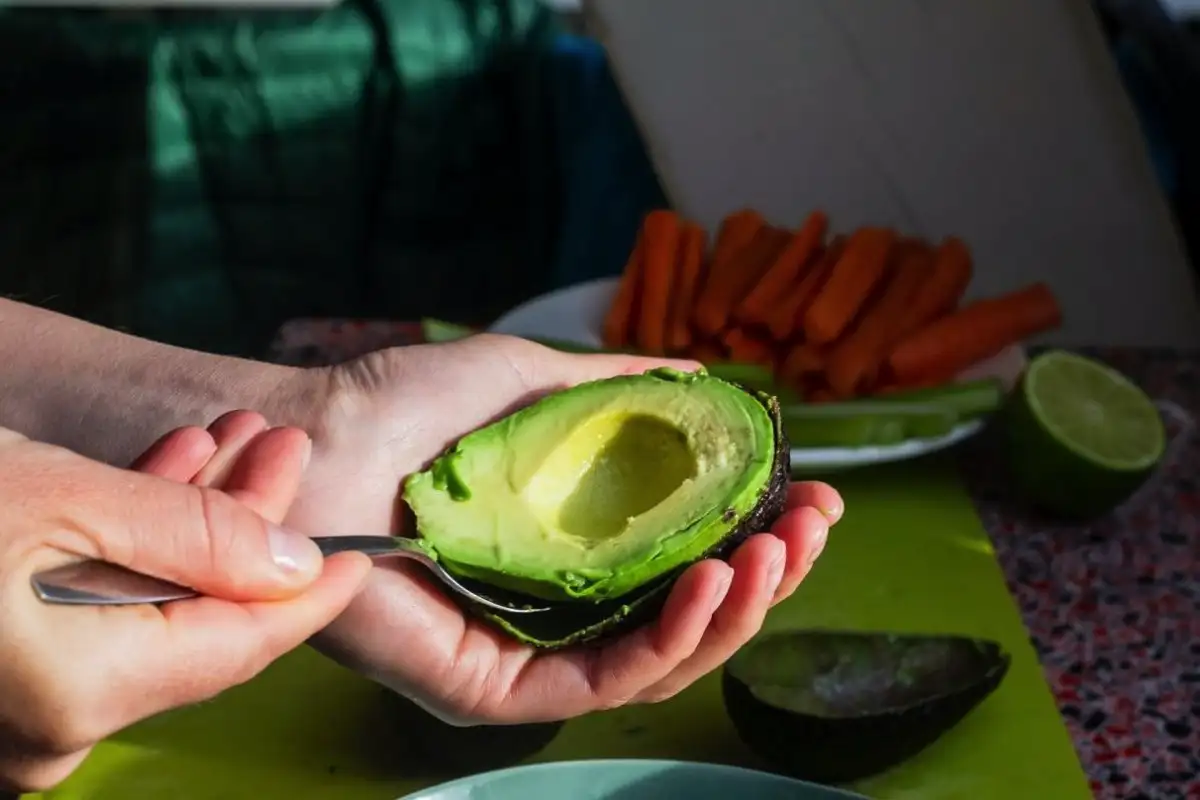 Avokado ja ruokasooda: Miksi tätä yhdistelmää suositellaan ja mihin se sopii?