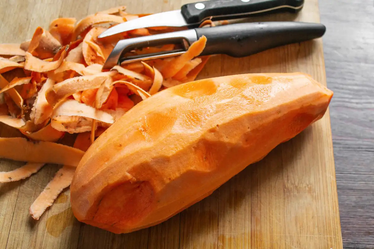 Älä heitä bataattikuoria roskiin: Näin hyödynnät ne sydämen, näön ja suoliston hoitoon!