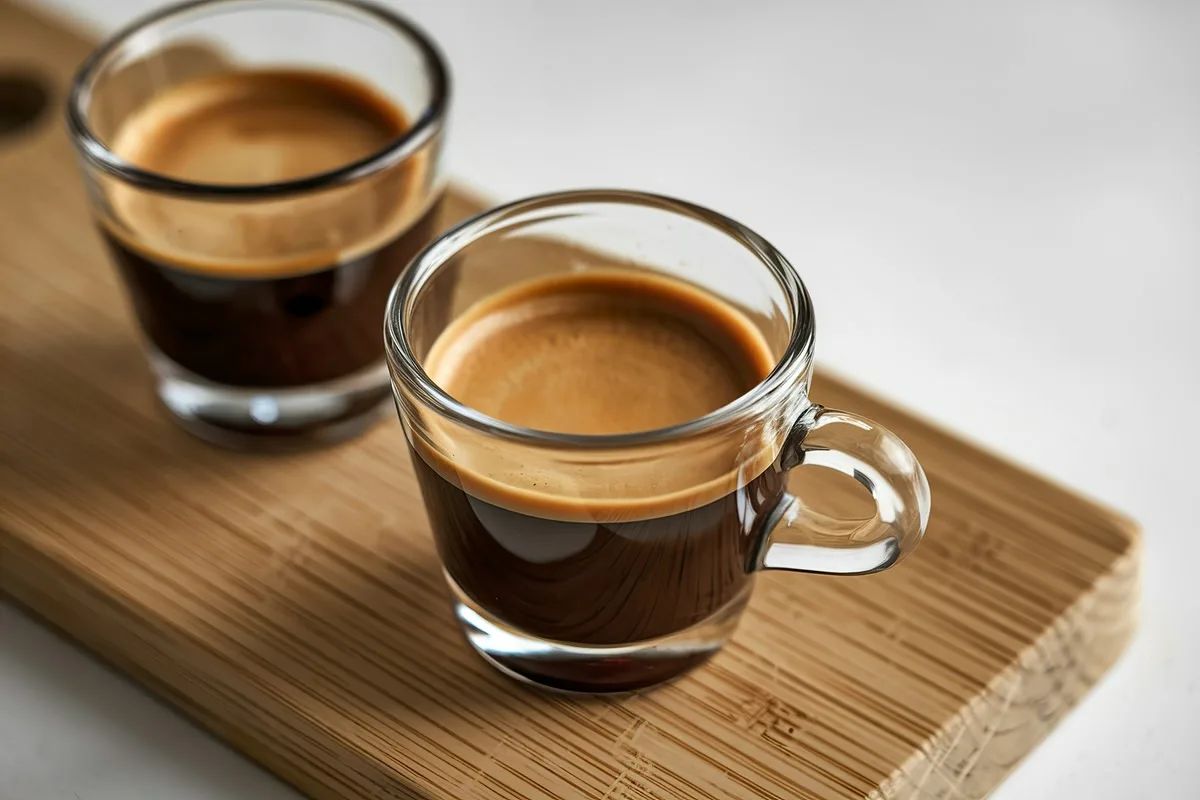 Täydellinen espresso kotona – asiantuntijan salaisuudet ilman kalliita laitteita