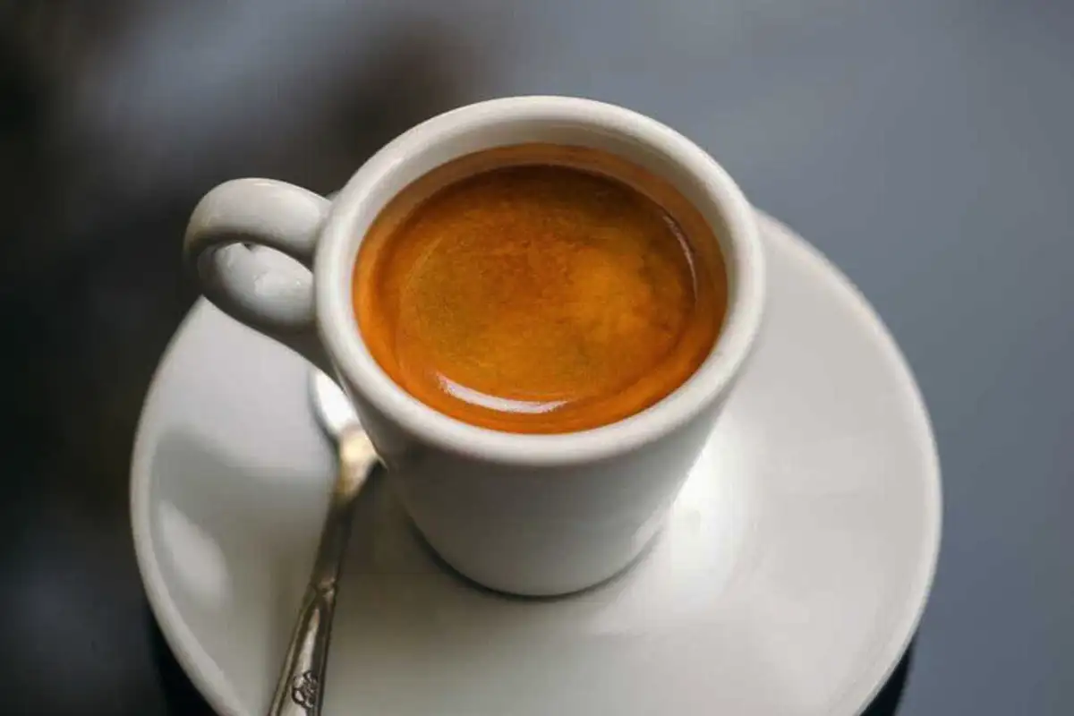 Täydellinen espresso kotona – asiantuntijan salaisuudet ilman kalliita laitteita