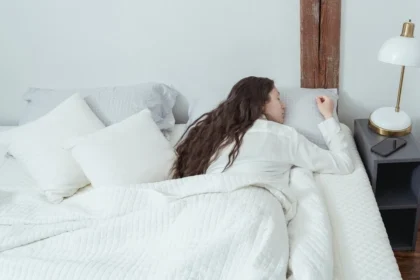 Oikea puoli nukkumiseen: Kuinka Feng Shui ohjaa sinut hyviin energioihin