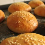 Gluteeniton Maitosämpylä Nopea Resepti: 3 Ainesosaa, 30 Minuuttia – Pehmeä, Ilmava Ja Herkullinen Aamiaisleipä Ilman Vaivaa