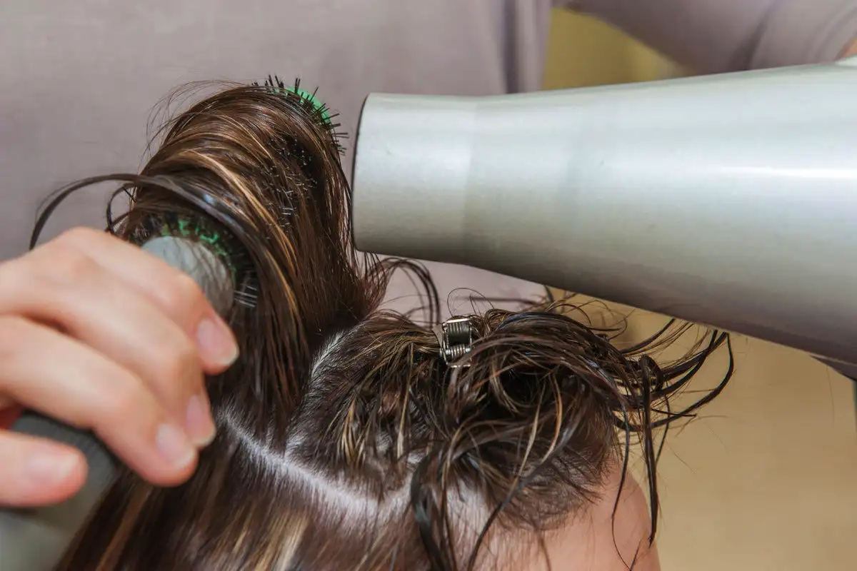 Harmaiden hiusten hoito: Vältä tämä yleinen virhe ja pidä hiuksesi kiiltävinä