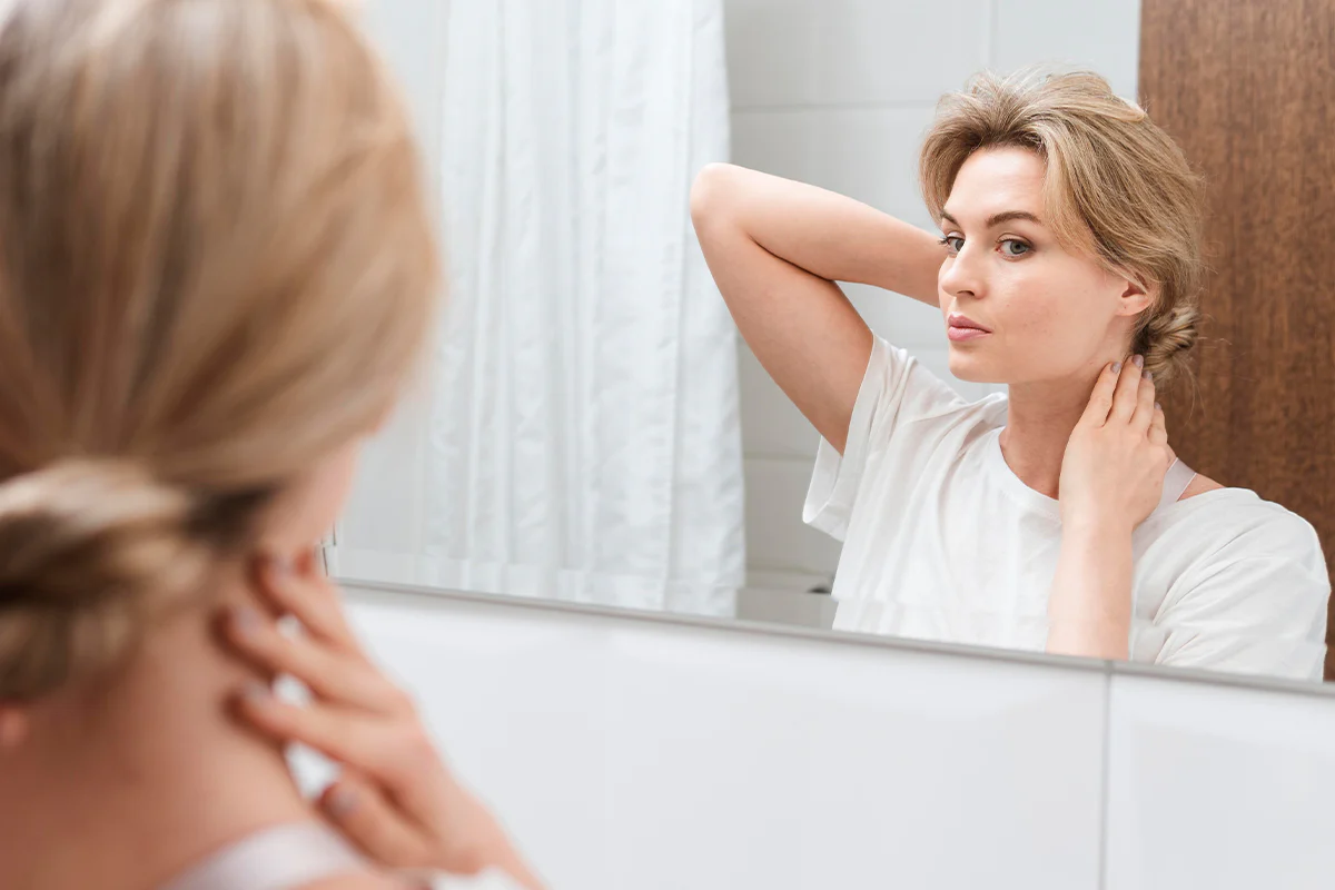 Hiusten koskettelu: Mitä se paljastaa käyttäytymispsykologian mukaan