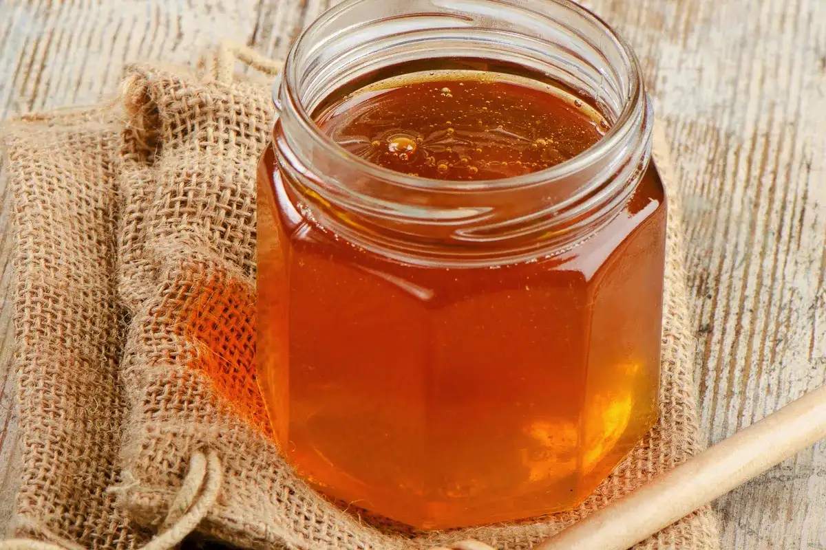 Hunajan säilytys: Suomalainen kikka pitää hunajan aromikkaana ja juoksevana