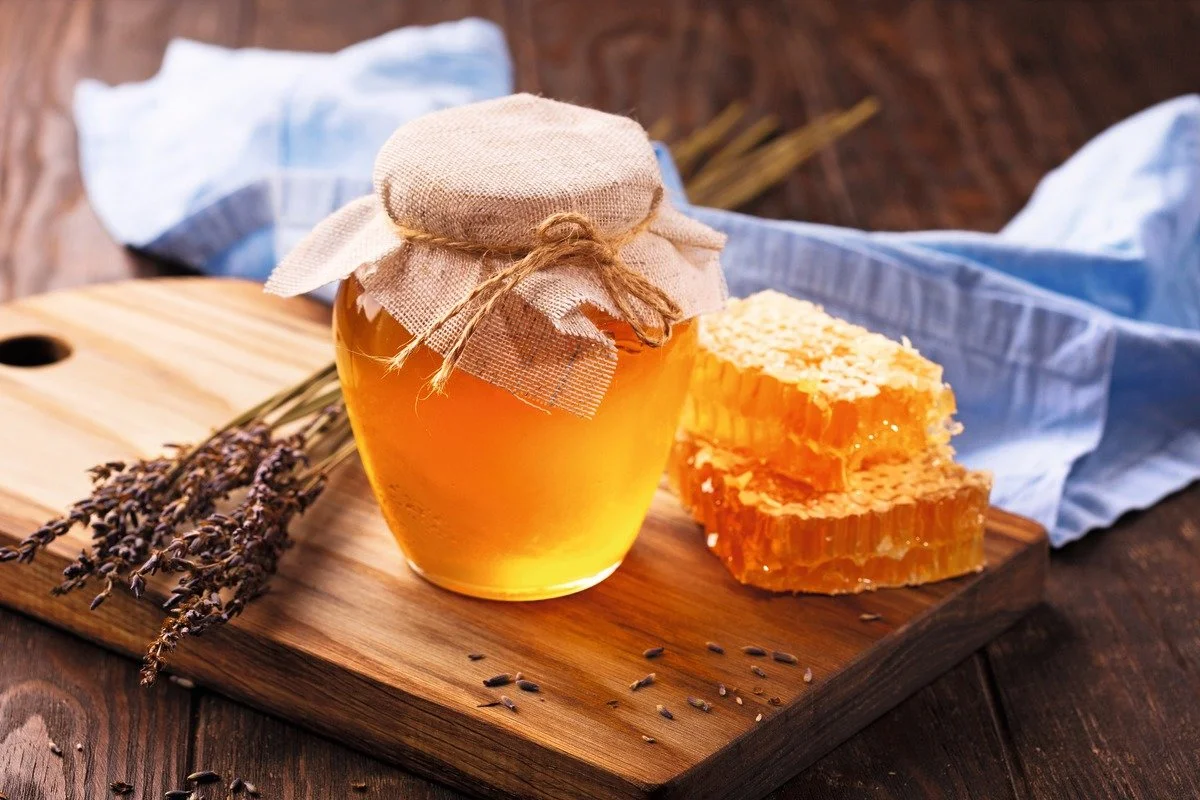 Hunajan säilytys: Suomalainen kikka pitää hunajan aromikkaana ja juoksevana
