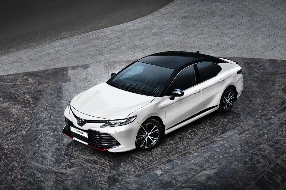 Hybridiauto, joka kestää eläkeikään: 8 luotettavaa mallia asiantuntijan suosittelemana