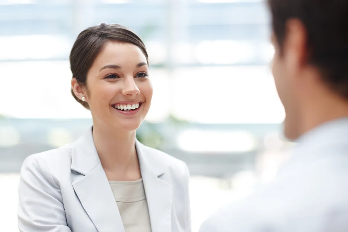 Hymy empatian avaimena: Suomalainen tapa luoda yhteys