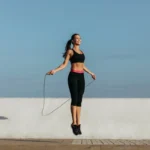 Hyppynarulla hyppiminen: Suomalainen tapa pysyä liikkeessä sadepäivinä