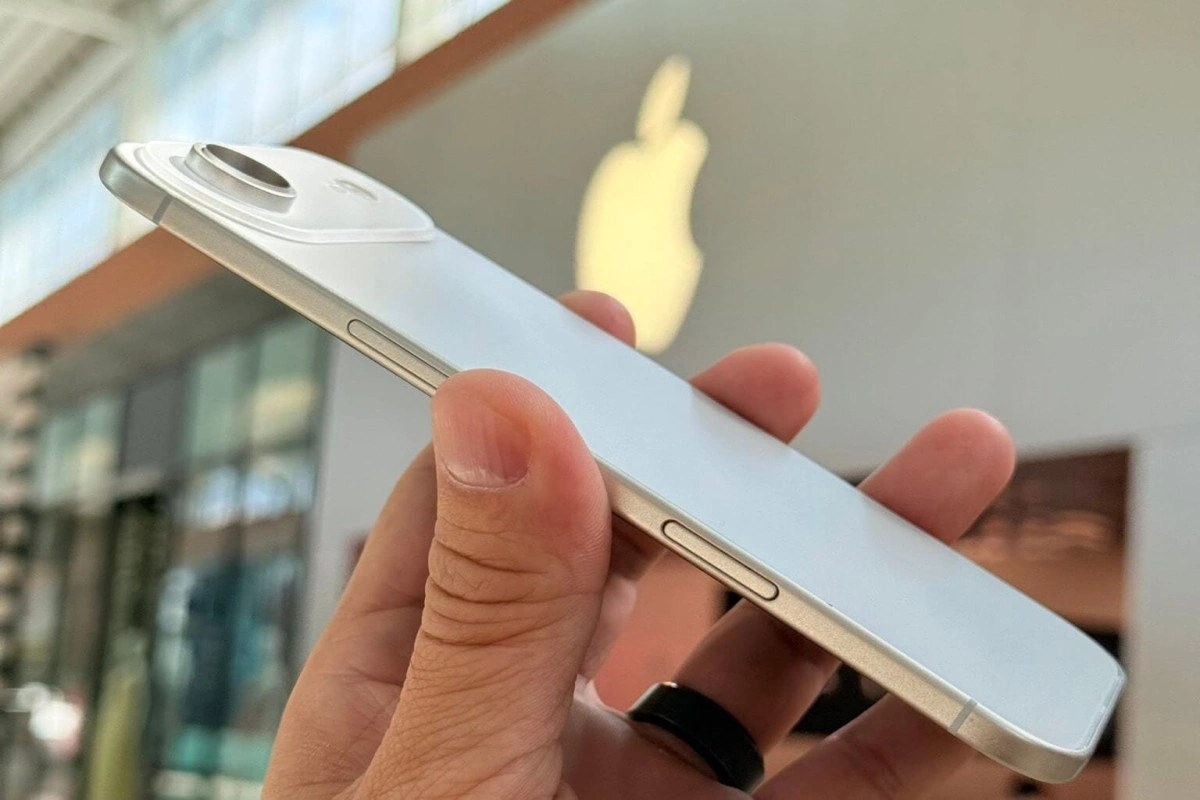 iPhone Air: Miksi markkinat hylkivät ultrakevyitä puhelimia?