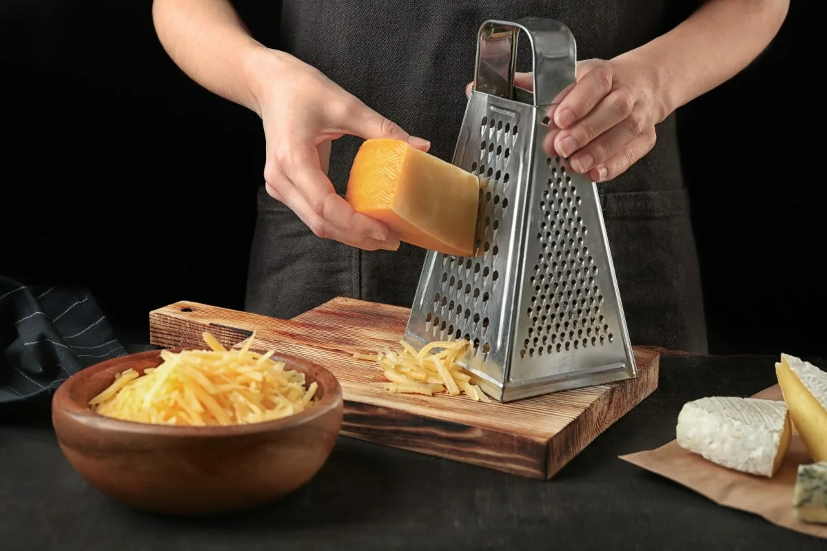 Juustoraastaminen helposti: Kolme nerokasta vinkkiä reseptikehittäjältä Tampereelta