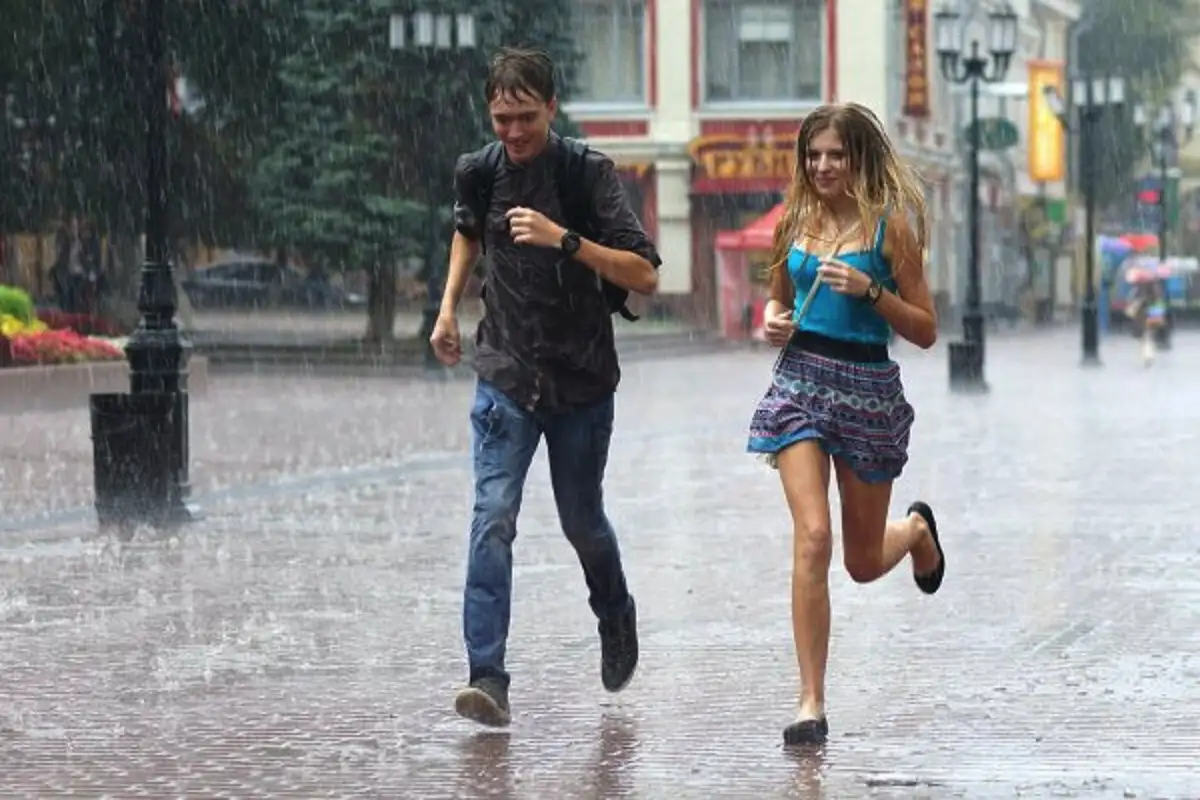 Kävely sateessa: Suomalainen haaste, joka murtaa kosteuden pelon