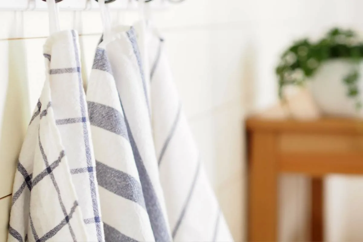 Puhdista keittiöpyyhkeet näin: Helppo tapa pitää bakteerit loitolla