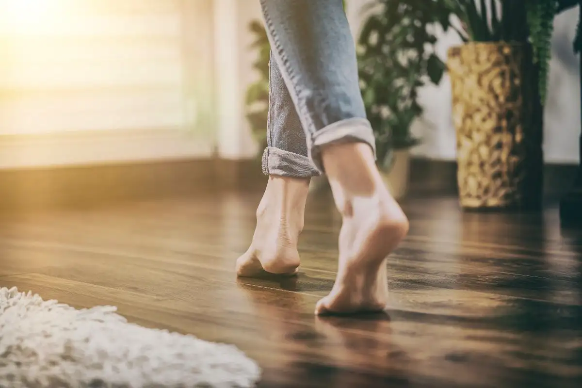 Kengät pois kotona: Oulun perinne luo puhtautta ja kodikkuutta