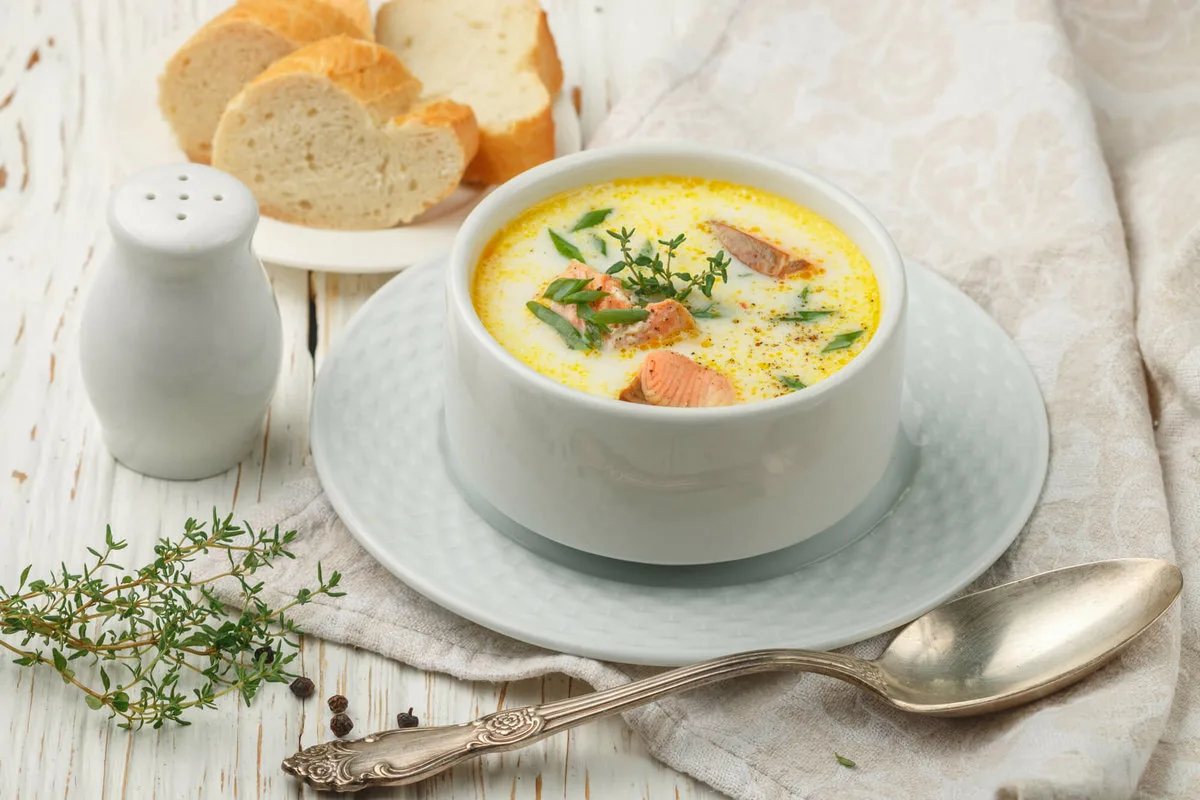 Kermainen lohikeitto: Terveellinen herkku, joka sopii jokaiseen ruokavalioon