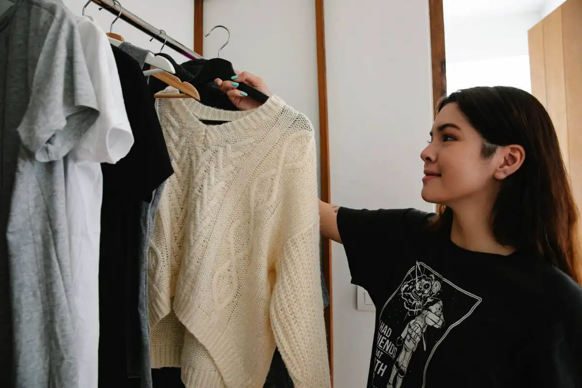 Kotitekoinen vaatesuihke: näin saat vaatteesi tuoksumaan kuin uusina kaupasta