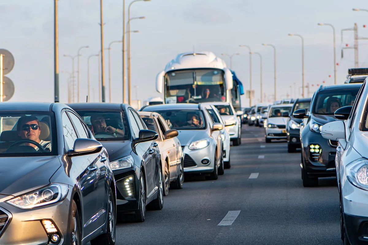 Ruuhkat ilman syytä: Suomalainen liffihakki Tampereelta – näin vältät "kummitustukokset" ajamalla fiksusti