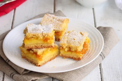 Kuninkaallinen rahkapiirakka: Herkullinen resepti omenoiden ja rahkan ystäville