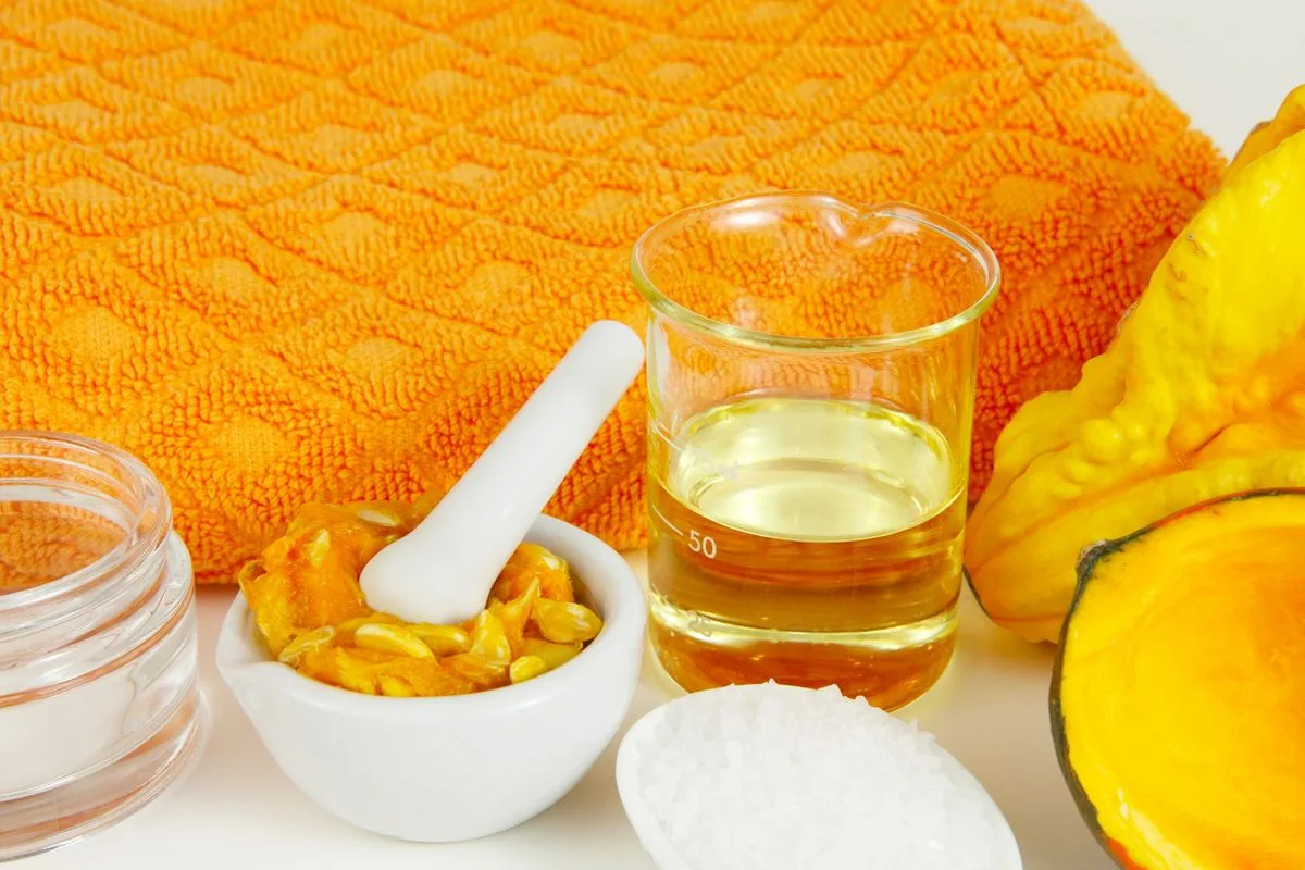 Kurpitsanaamio hiuksille: Suomalainen syyshemmottelu lokakuun kuiviin päiviin