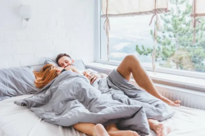 Läsnäolo seksissä: Suomalainen liffihakki Tampereelta syvempään nautintoon