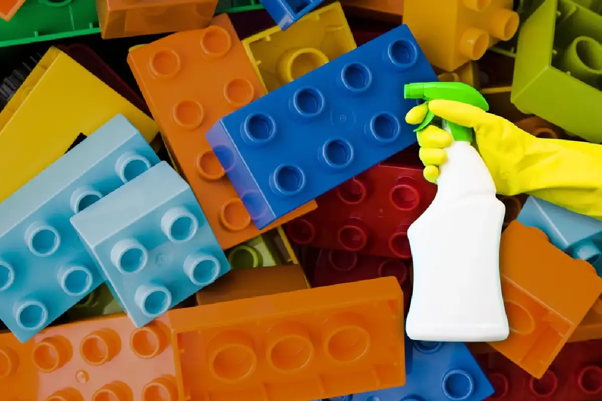 Lelutiilien puhdistus: Näin pidät lasten lelut turvallisina ja kiiltävinä