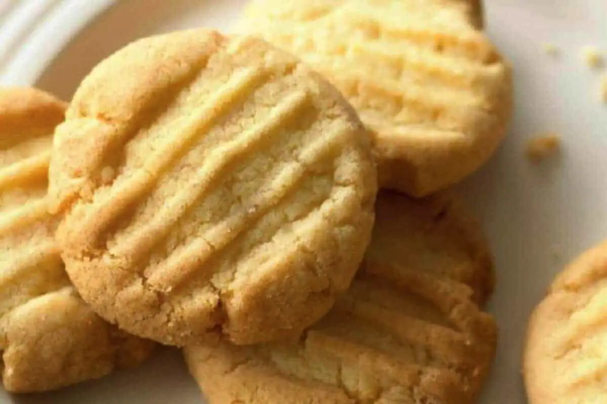 Maissitärkkelyskeksit kolmella ainesosalla: kevyitä kuin pilvi ja vastustamattoman herkullisia