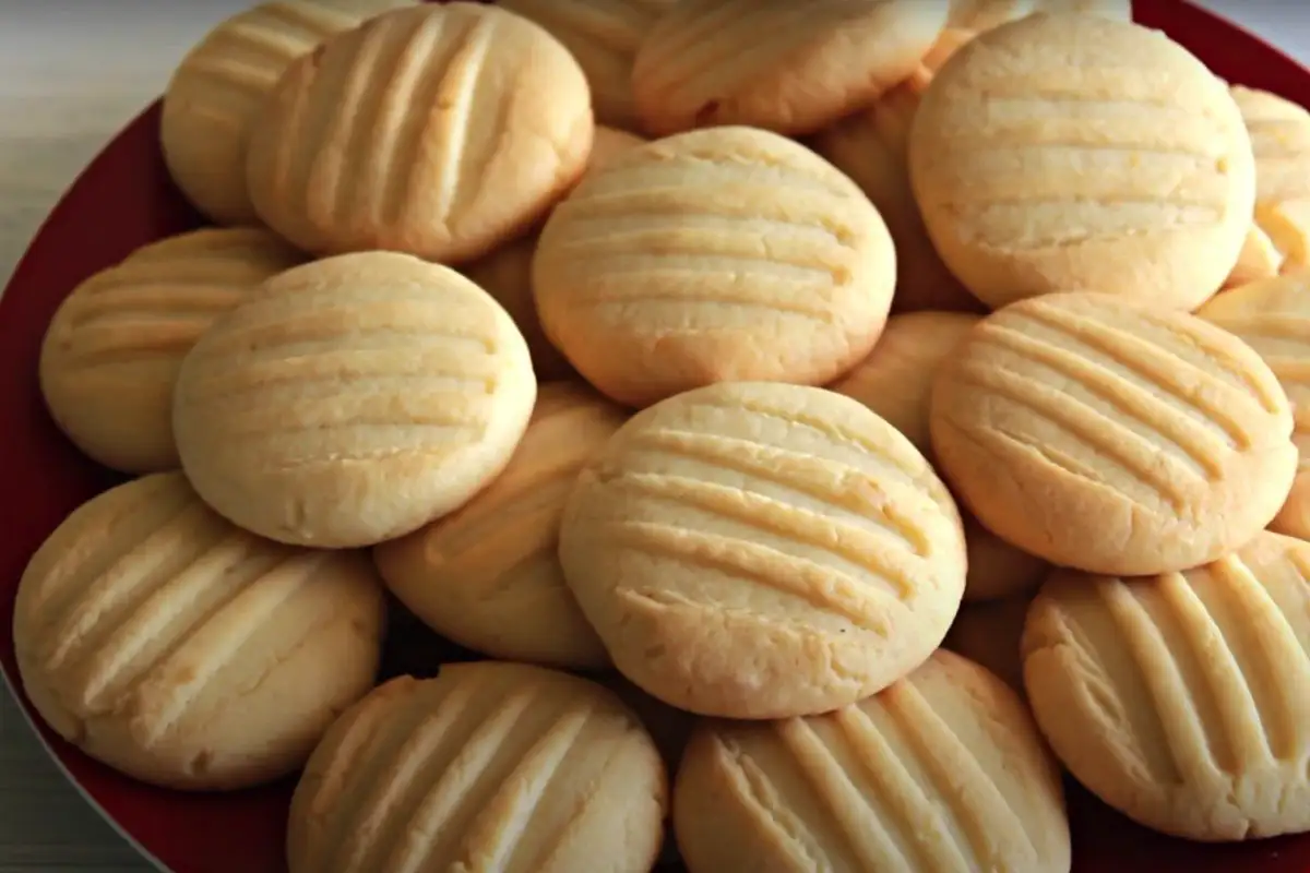 Maissitärkkelyskeksit kolmella ainesosalla: kevyitä kuin pilvi ja vastustamattoman herkullisia