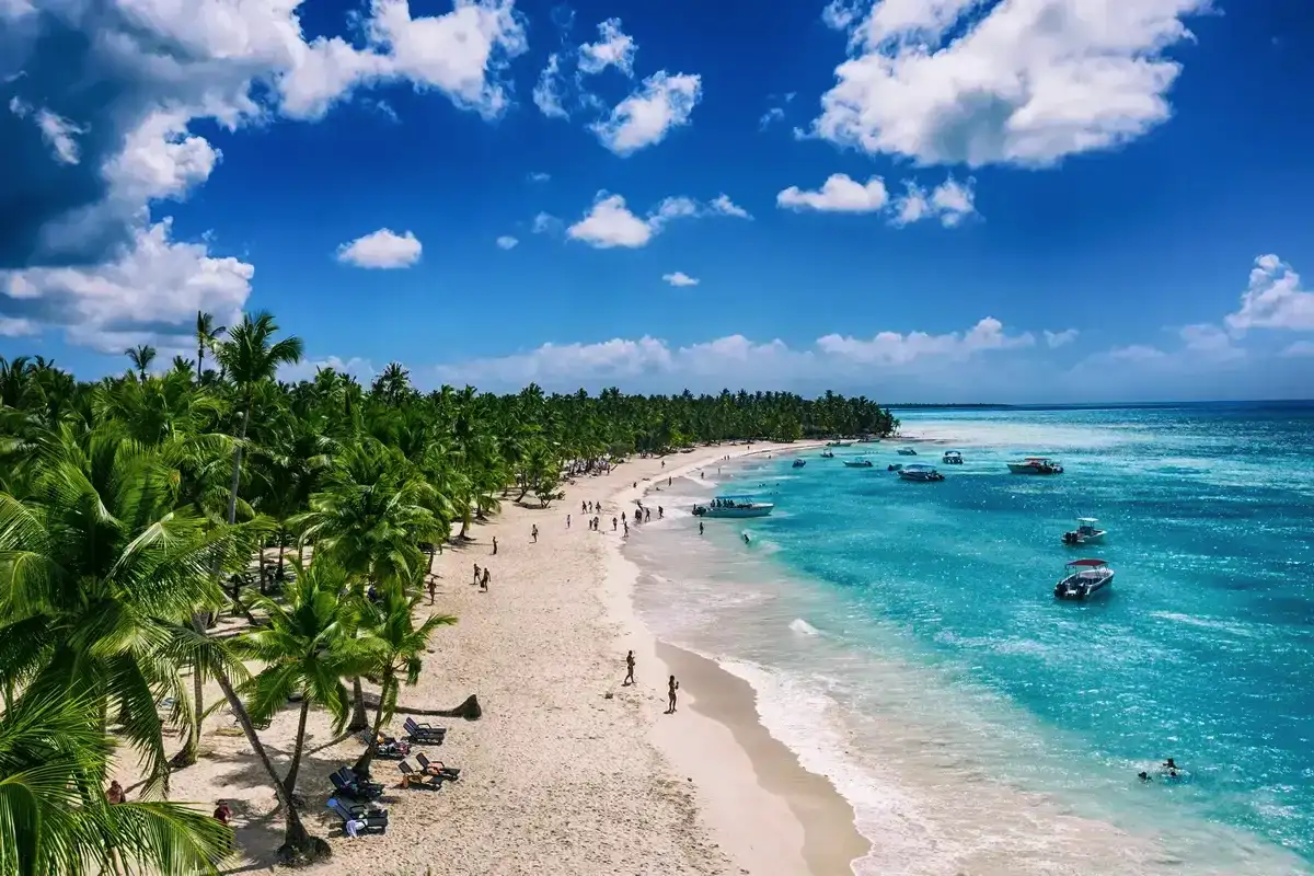 Marraskuun kuumimmat lomakohteet: 10 paikkaa, joissa lämpötila pysyy yli +21°C