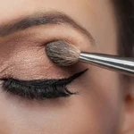 Pehmeä katse sateiseen syksyyn: Suomalainen meikkityyli kremowilla luomiväreillä