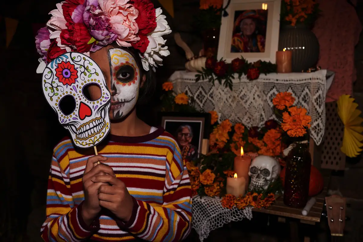 Meksikon värit syksyssä: Kuolleiden päivä tuo muistoja eloon
