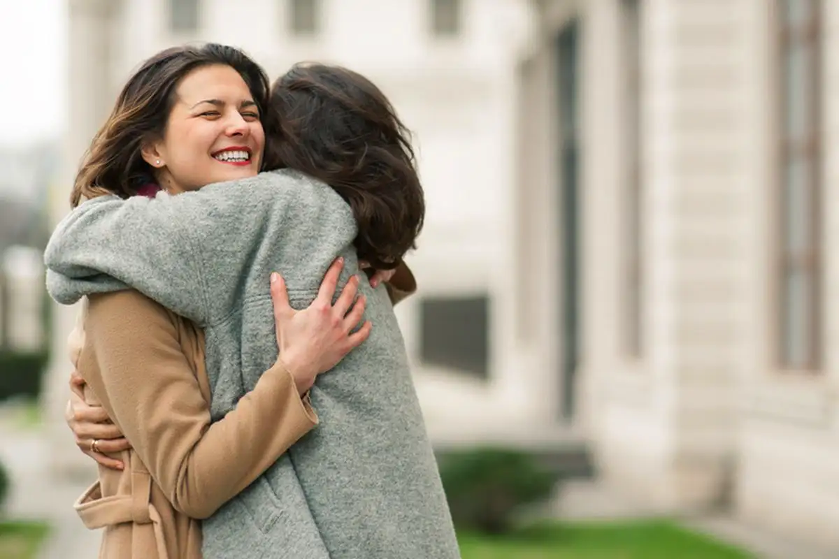 Mitä jos suomalaiset halaavat kadulla: Shokki Tampereella