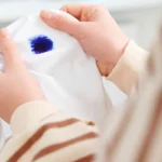 Poista mustetahrat vaatteista: Helppo kotikonsti kahdella ainesosalla