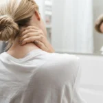 Vain pyyhe riittää: Helppo tapa päästä eroon niskakivuista